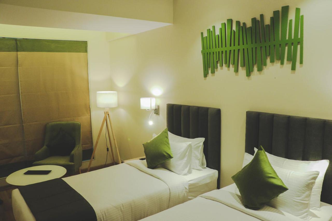 Regenta Central Harsha Vapi Pārdi Extérieur photo