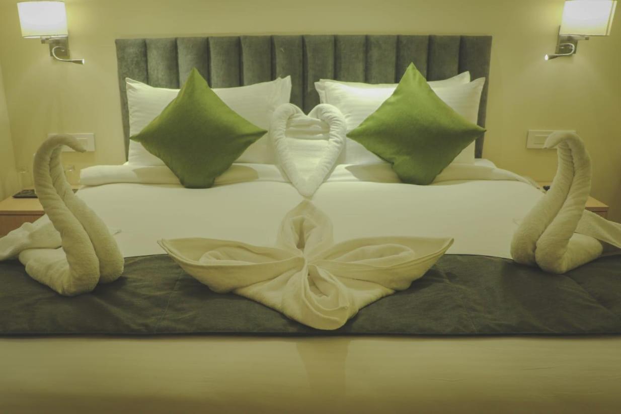 Regenta Central Harsha Vapi Pārdi Extérieur photo