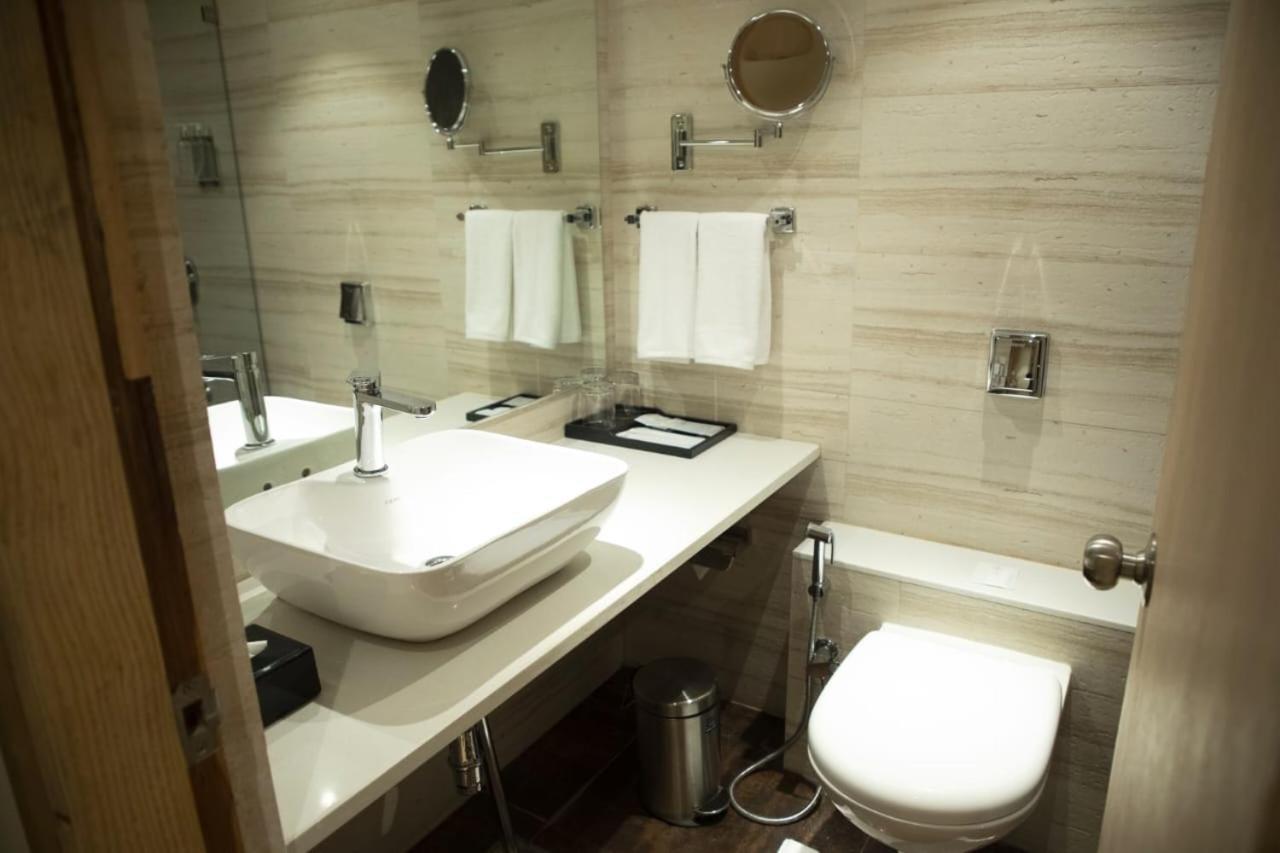 Regenta Central Harsha Vapi Pārdi Extérieur photo