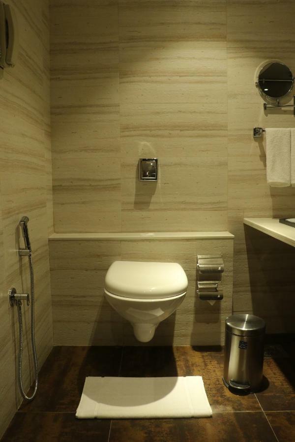 Regenta Central Harsha Vapi Pārdi Extérieur photo
