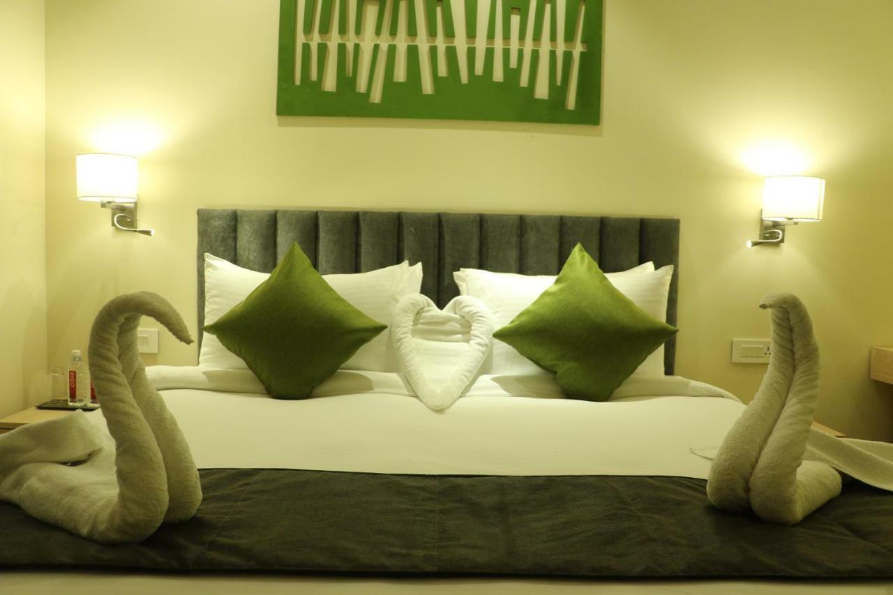 Regenta Central Harsha Vapi Pārdi Extérieur photo