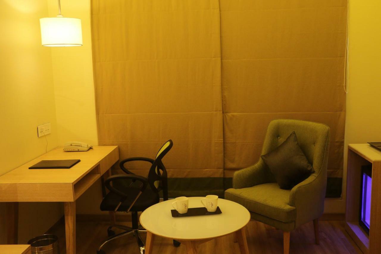 Regenta Central Harsha Vapi Pārdi Extérieur photo